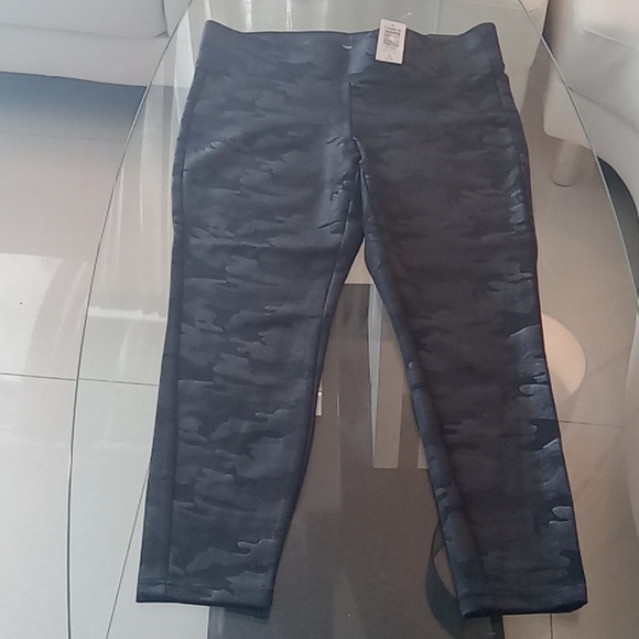 TORRID, Camo print high waist leggings - Picture 5 of 8